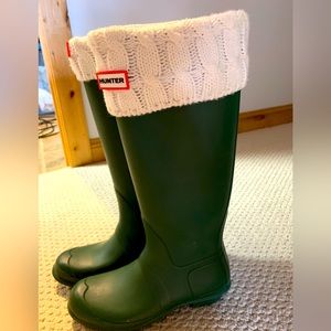 Hunter tall rain boots with free socks to go with. Gently used. Like new. Size10